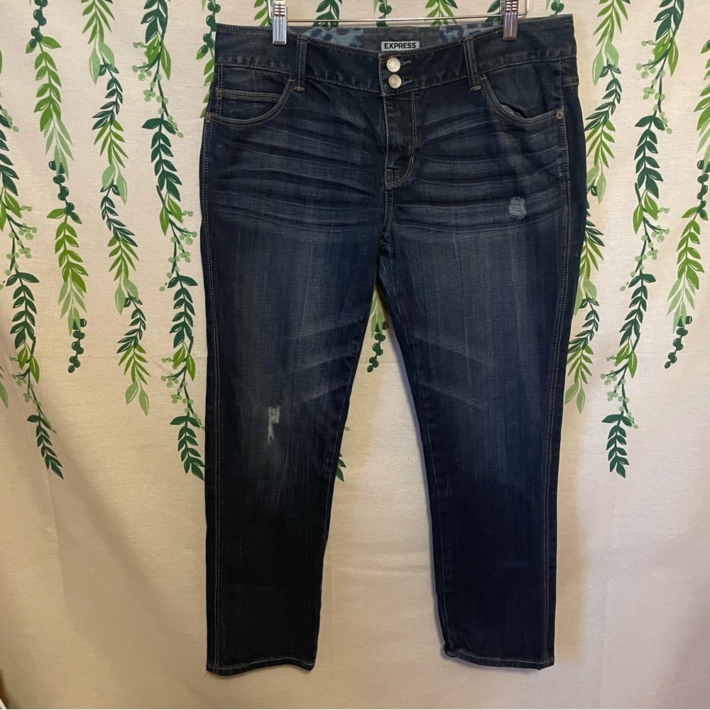 Size 8 Express Modern Boyfriend Relaxed Fit Low-Rise Jeans B2